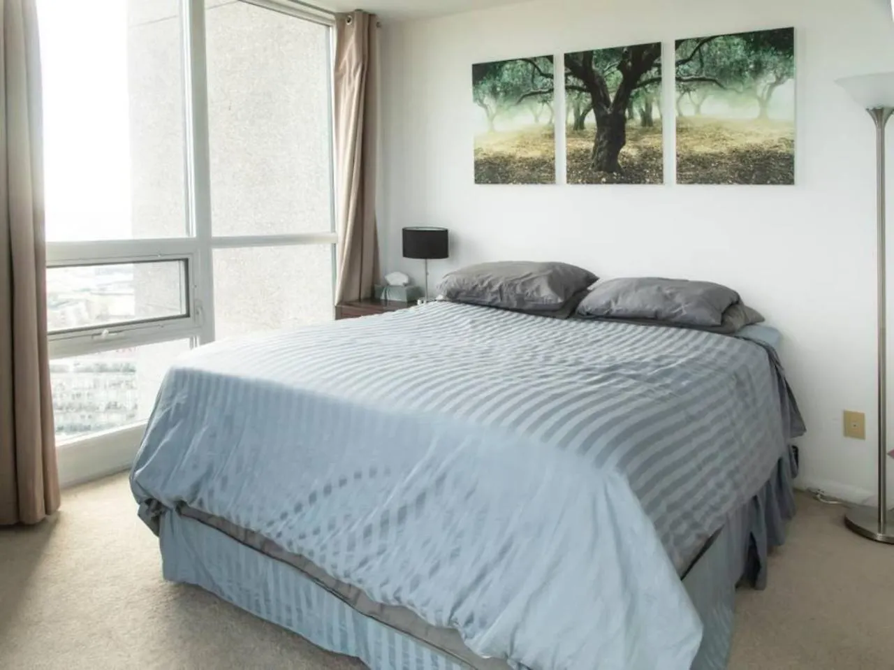 Apartment Modern 2 Bedroom Condo With Cn Tower Views Toronto Canada