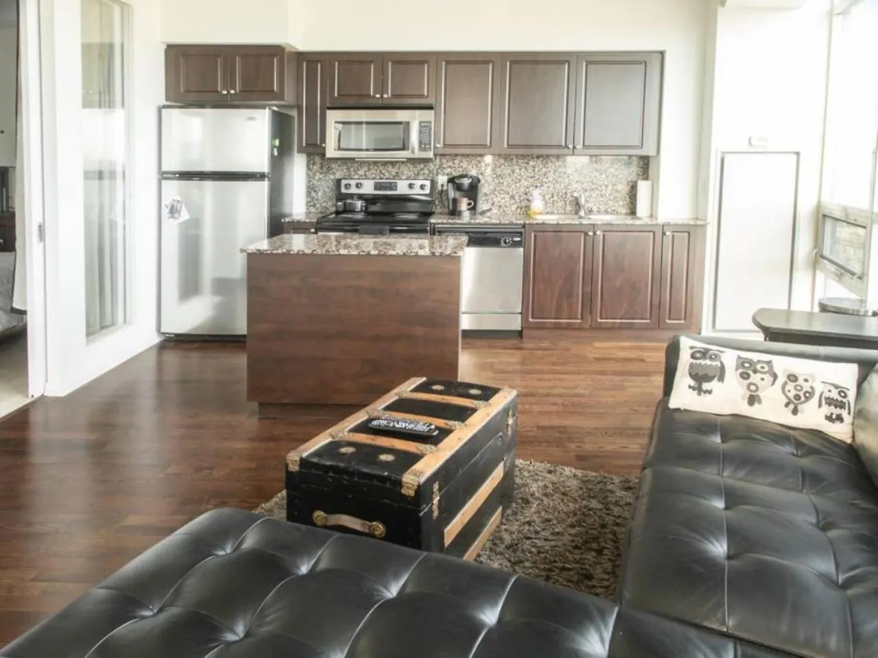 Modern 2 Bedroom Condo With Cn Tower Views Toronto