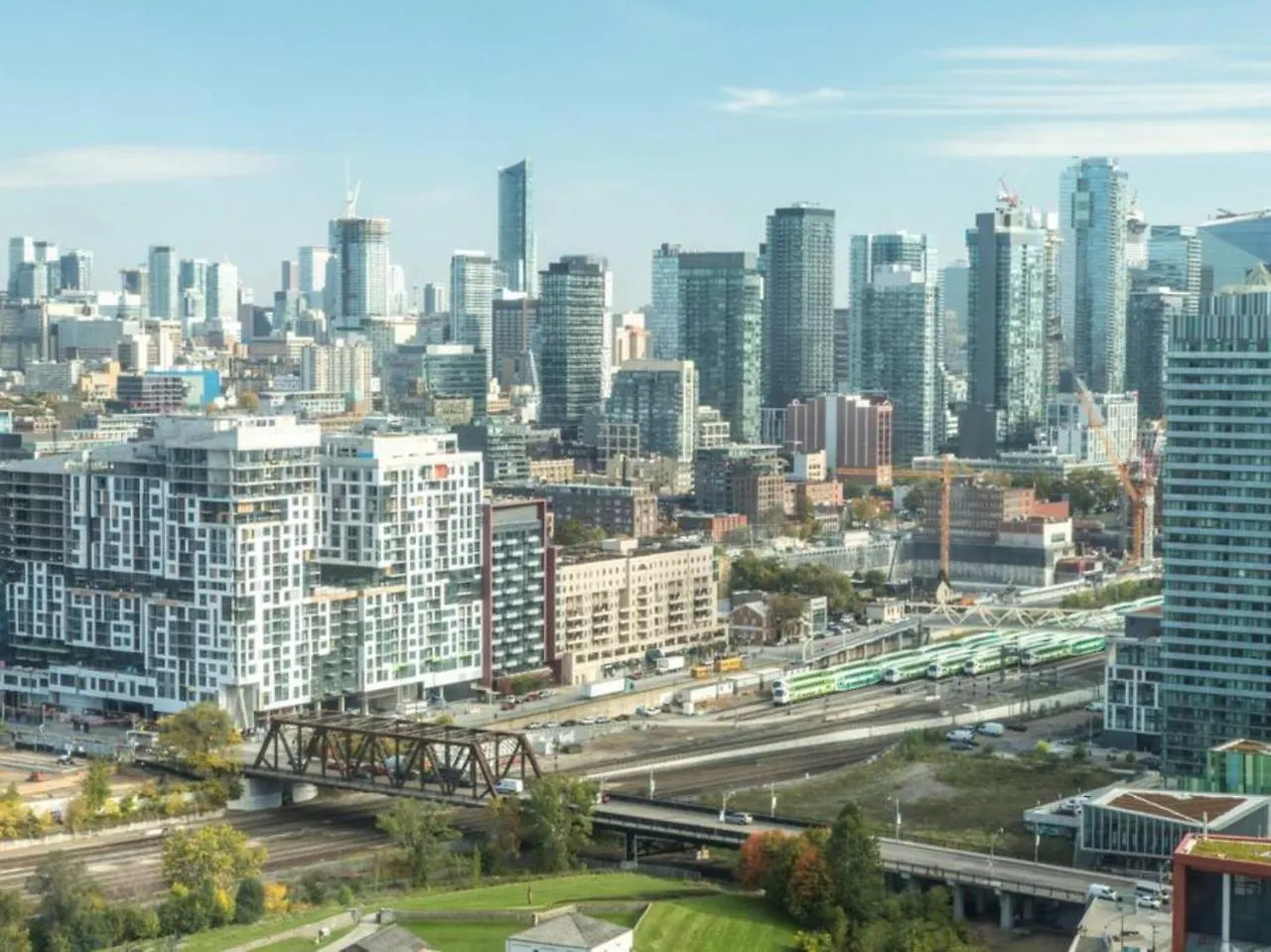 Apartment Modern 2 Bedroom Condo With Cn Tower Views Toronto