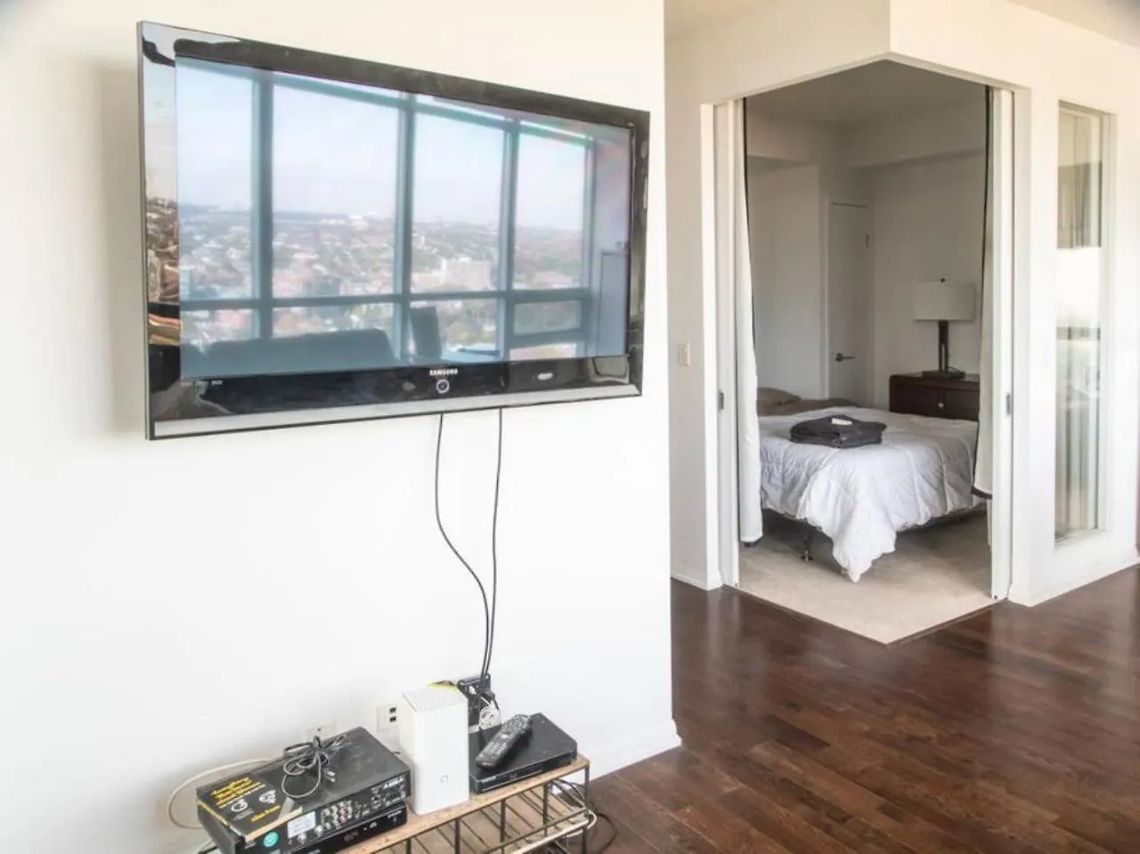 Apartment Modern 2 Bedroom Condo With Cn Tower Views Toronto Canada