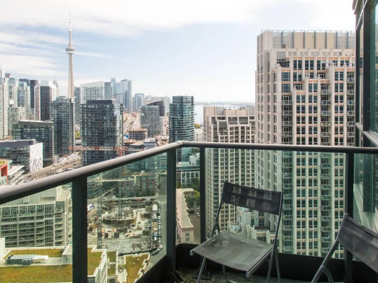 Apartment Modern 2 Bedroom Condo With Cn Tower Views Toronto