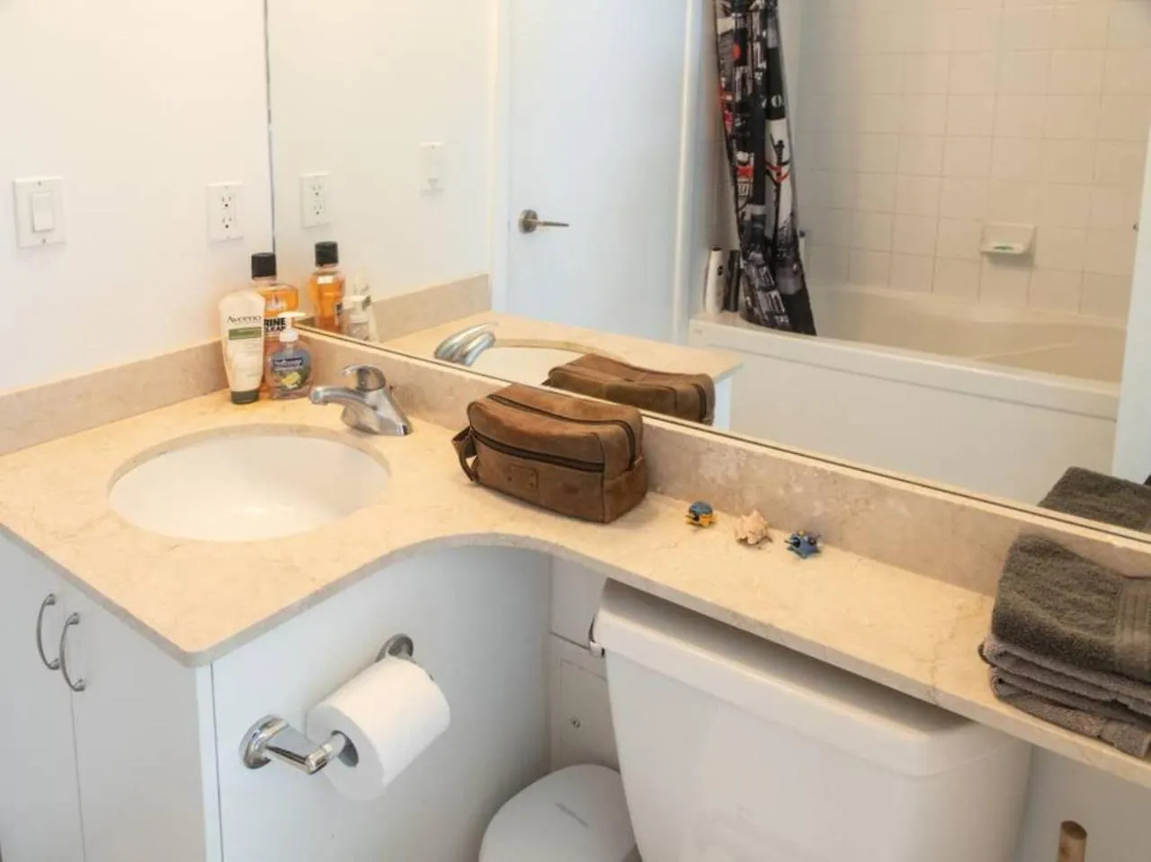 Modern 2 Bedroom Condo With Cn Tower Views 토론토